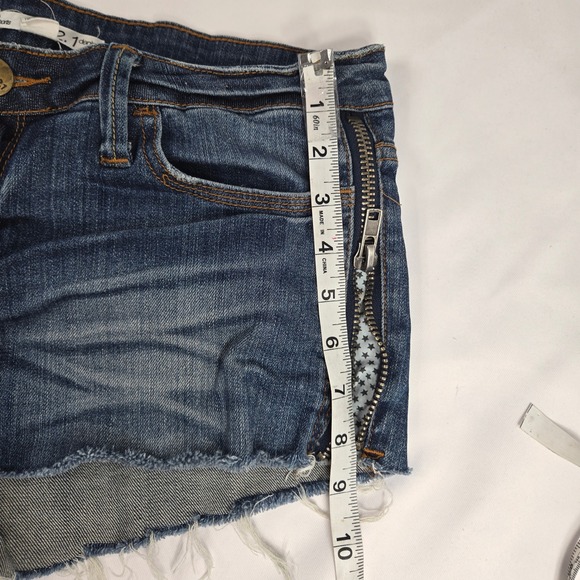 2.1 Denim Distressed Denim Shorts Zipper Detail Raw Hem Dark Wash Sz 29 Festival - Picture 7 of 8